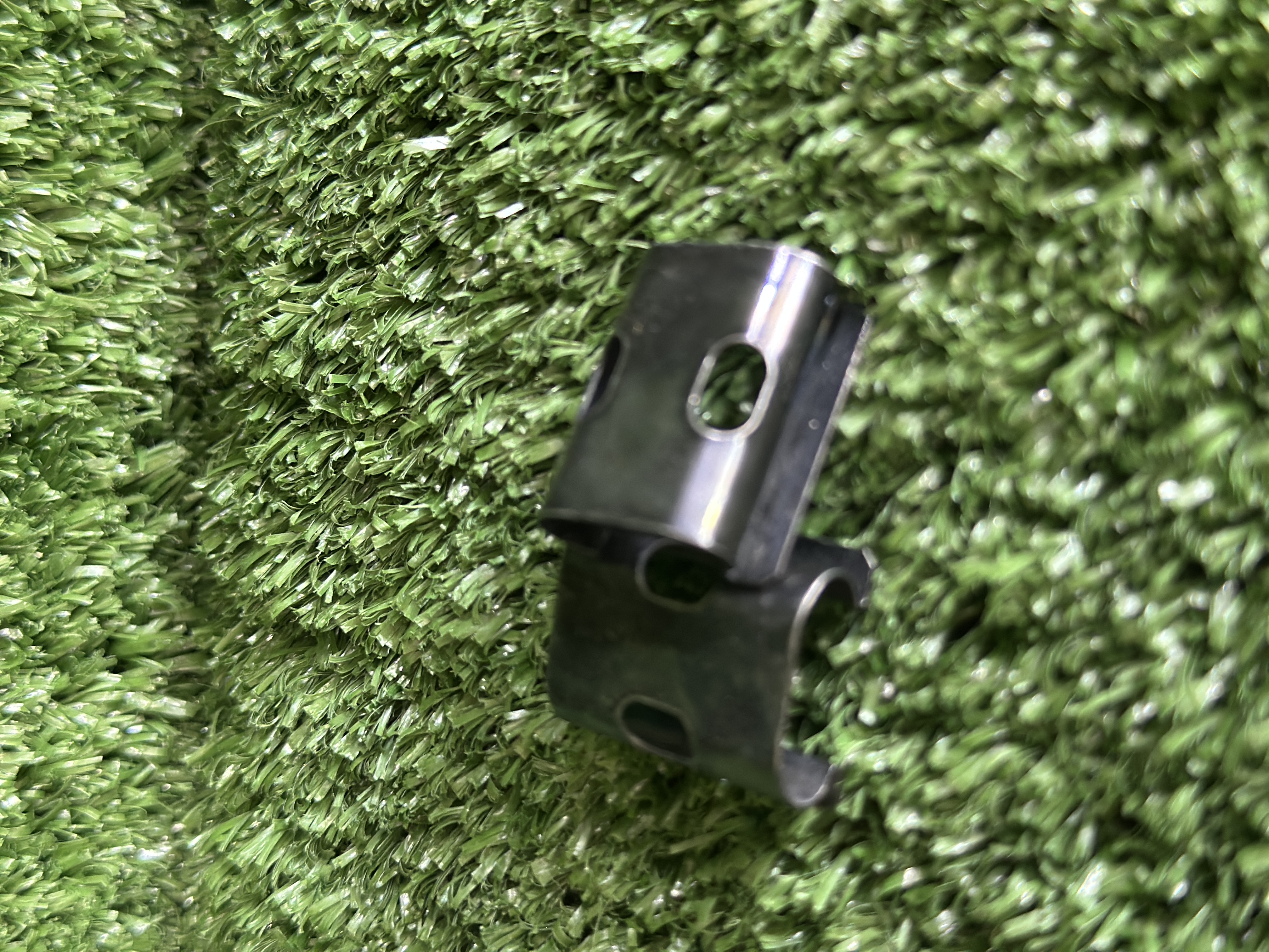 خار‌ نگهدارنده شیشه چراغ جلو اسکانیا