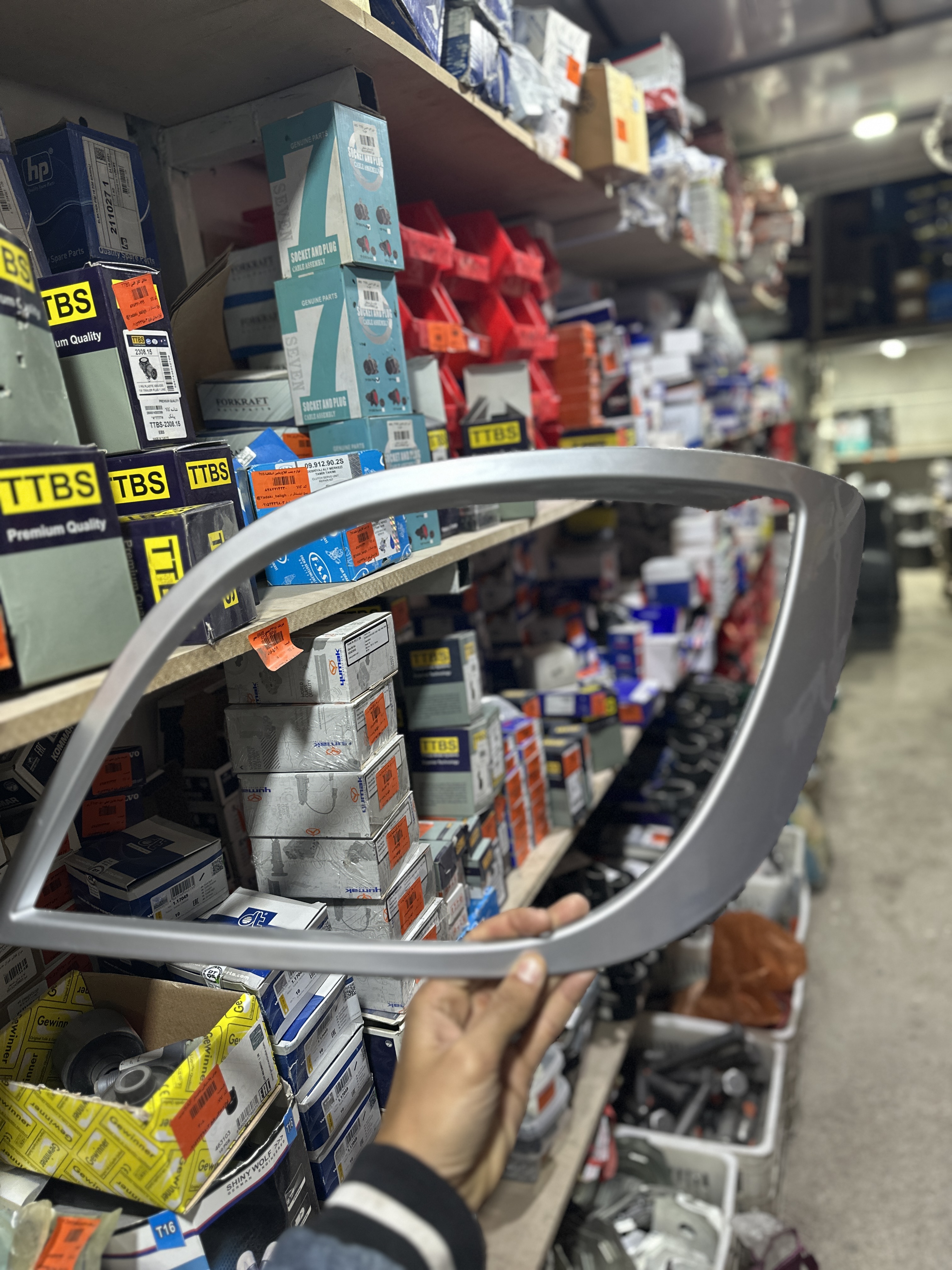 زه طوسی دور چراغ جلو داف یورو6