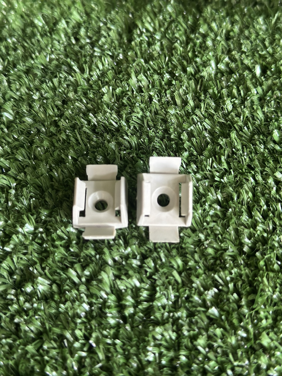 خار نگهدارنده ریل پرده اسکانیا