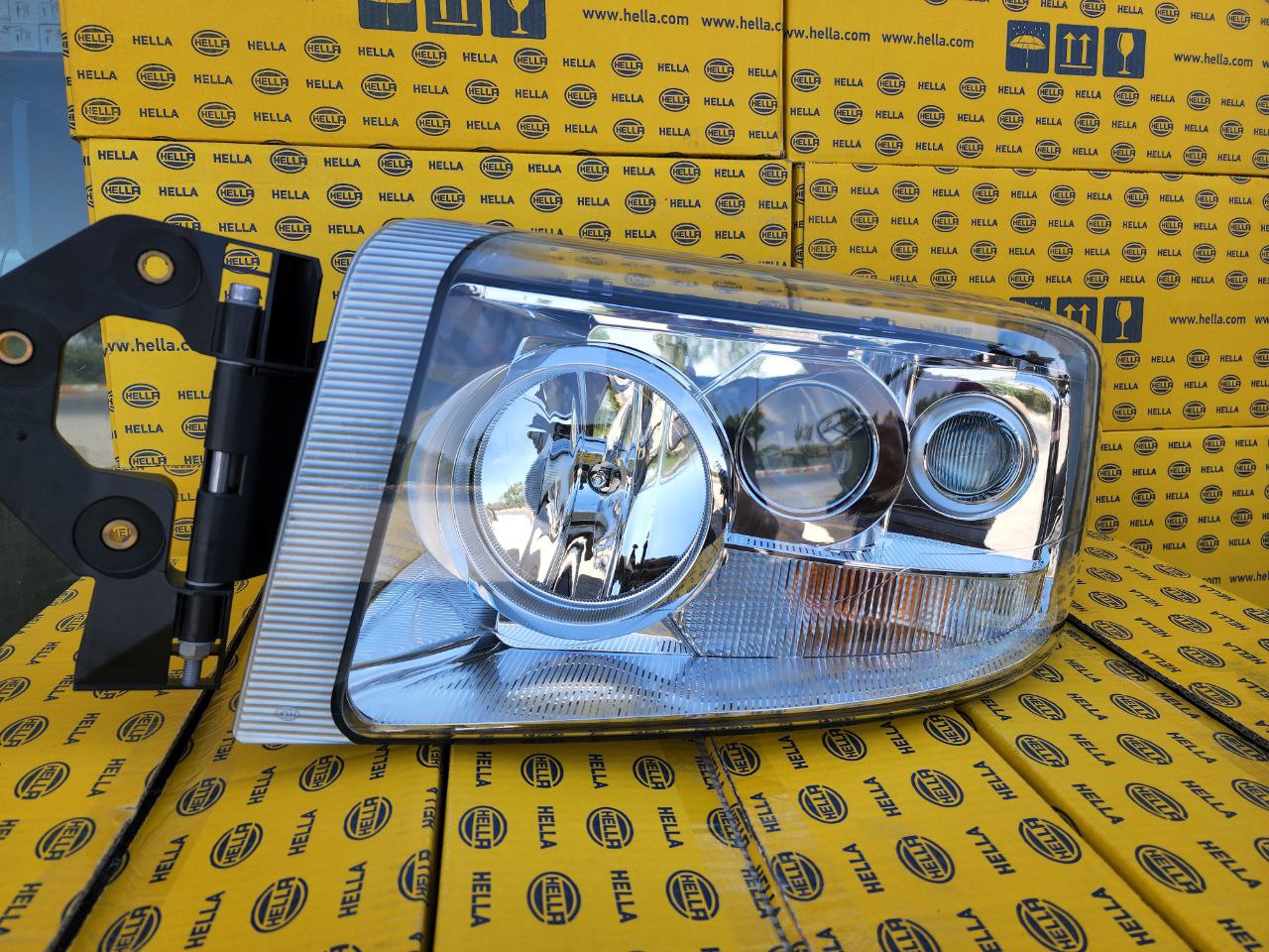 چراغ جلو رنو پریمیوم هلا آلمان