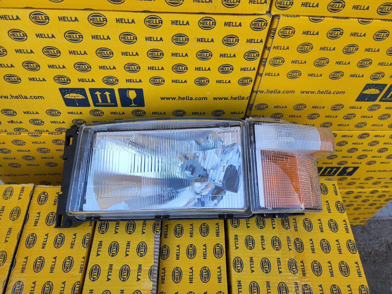 چراغ جلو اسکانیا هلا (جفتی) HELLA اصلی